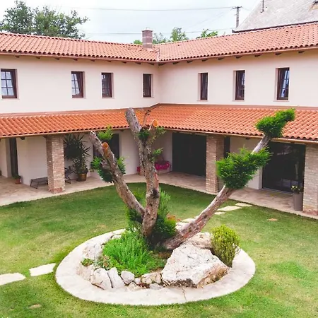 Garden Apartment *