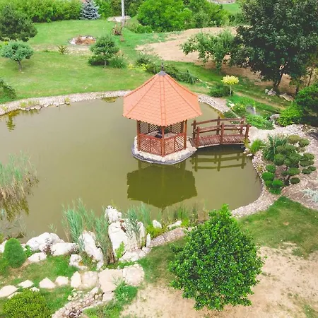 Garden Apartment *